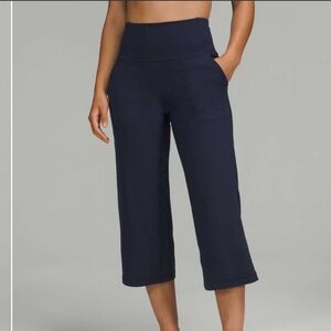 Lululemon Align High-Rise Wide Leg
Crop 23"
True Navy